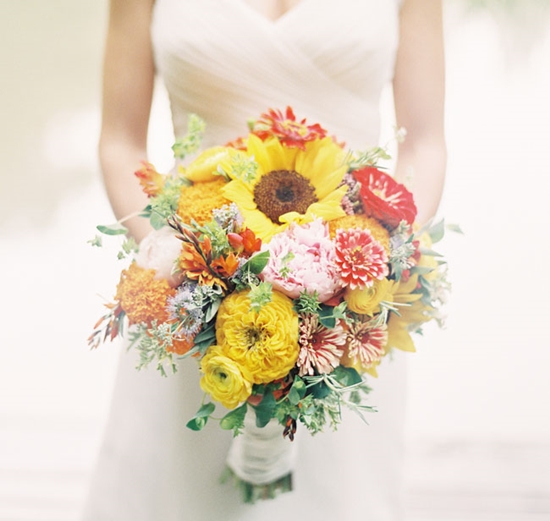 Chọn hoa cưới giúp cô dâu rạng rỡ hơn những ngày mưa 7