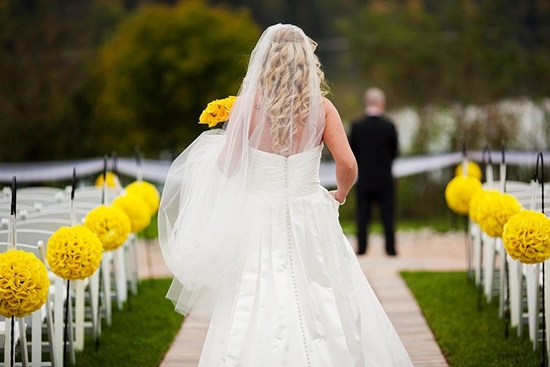 Chọn hoa cưới giúp cô dâu rạng rỡ hơn những ngày mưa 9
