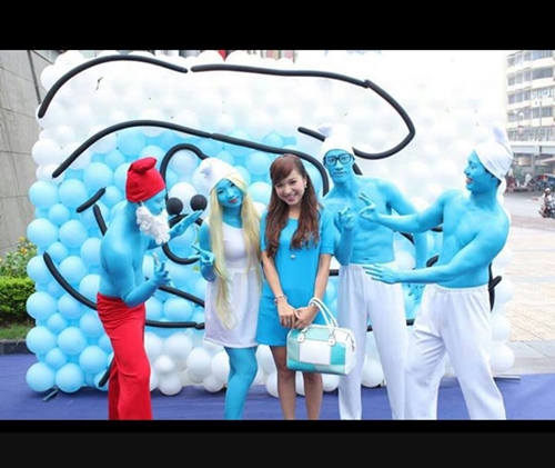 Bà bầu Xuân Lan diện đồ kẻ Bà bầu Xuân Lan diện đồ kẻ