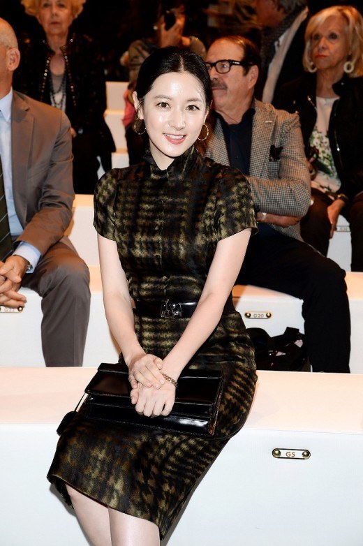 Lee Young Ae, Dương Mịch, Lâm Chí Linh nổi bật tại Tuần lễ thời trang 3