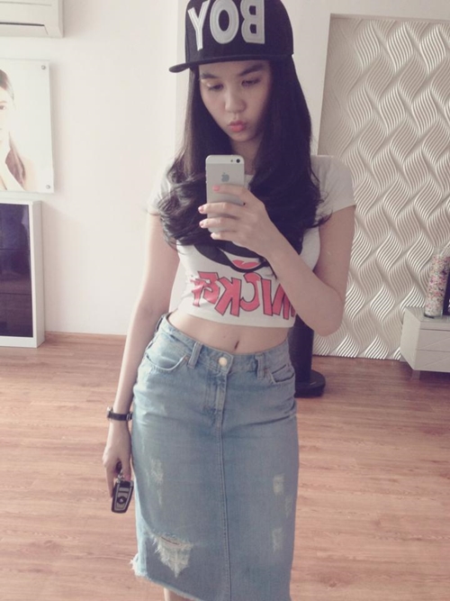 Thanh Hằng, Ngọc Trinh vẫn phong cách với street style đen-trắng 6 Thanh Hằng, Ngọc Trinh vẫn phong cách với street style đen-trắng 6