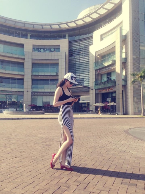 Thanh Hằng, Ngọc Trinh vẫn phong cách với street style đen-trắng 7 Thanh Hằng, Ngọc Trinh vẫn phong cách với street style đen-trắng 7