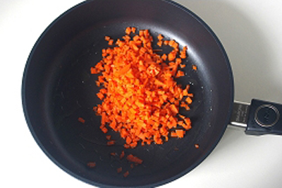 Trứng chi&ecirc;n khổ qua cho cả nh&agrave; ngon cơm 10