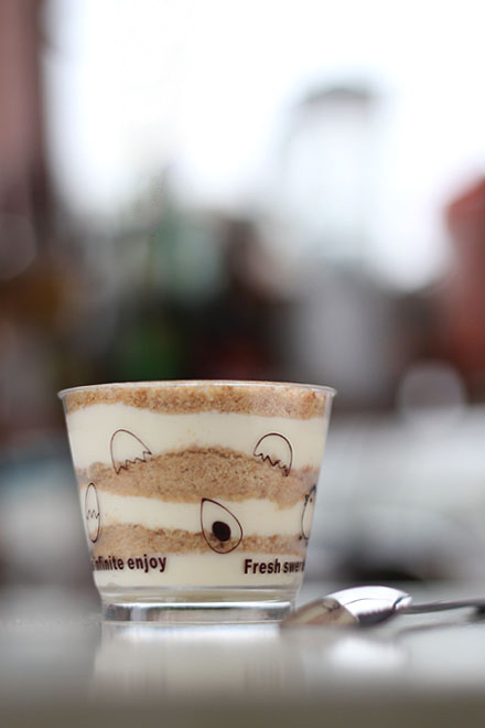 Kh&ocirc;ng cần l&ograve; nướng l&agrave;m b&aacute;nh pudding cực đơn giản 1