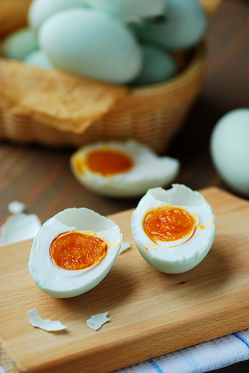 2 cách làm trứng muối dễ dàng tiện lợi 1