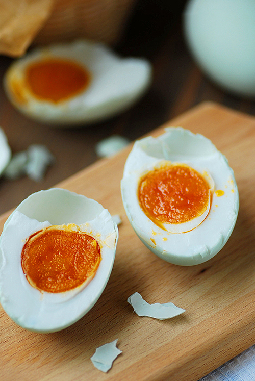 2 cách làm trứng muối dễ dàng tiện lợi 21