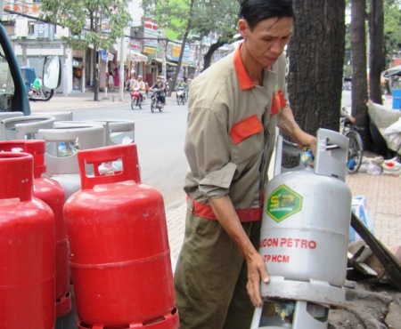 Giá gas giảm 7.000 đồng/bình 12kg từ sáng mai 1