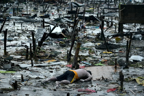 the-gioi-soc-truoc-su-tan-pha-kinh-hoang-cua-sieu-bao-haiyan-tai-philippines.jpg