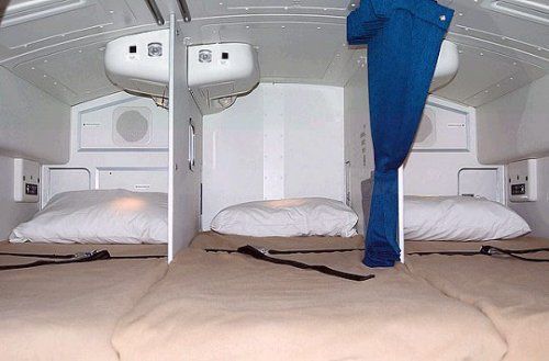 Cuộc sống trong phòng ngủ trên máy bay của các nữ tiếp viên hàng không 3