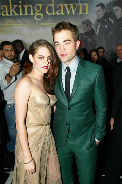 Robert vẫn tỏ ra xa c&aacute;ch với Kristen  1