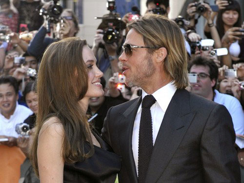 Angelina Jolie trở về hiện thực khi được chăm các con 2