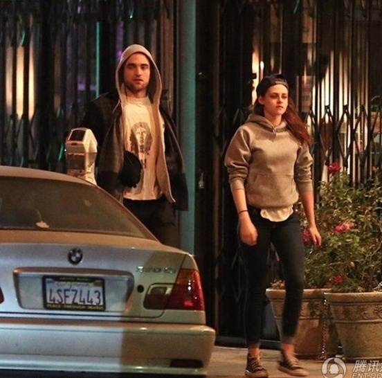 Bắt gặp Robert và Kristen cùng đi mua đồ ăn đêm 3