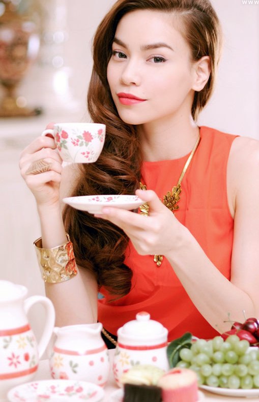 10 b&agrave; mẹ một con quyến rũ nhất l&agrave;ng giải tr&iacute; Việt 9