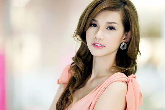 10 b&agrave; mẹ một con quyến rũ nhất l&agrave;ng giải tr&iacute; Việt 15