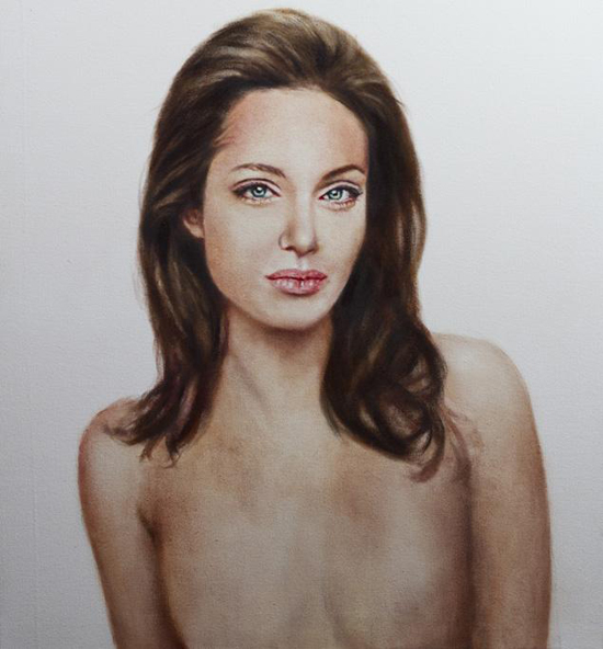 Ấn tượng bức tranh Angelina Jolie với vòng 1 phẳng 1