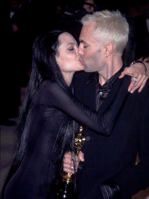 Angelina Jolie - Từ cô gái Angelina Jolie - Từ cô gái
