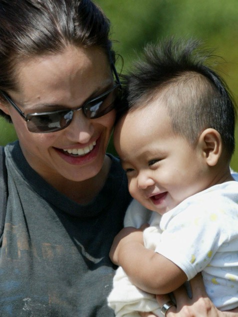 Angelina Jolie - Từ cô gái Angelina Jolie - Từ cô gái