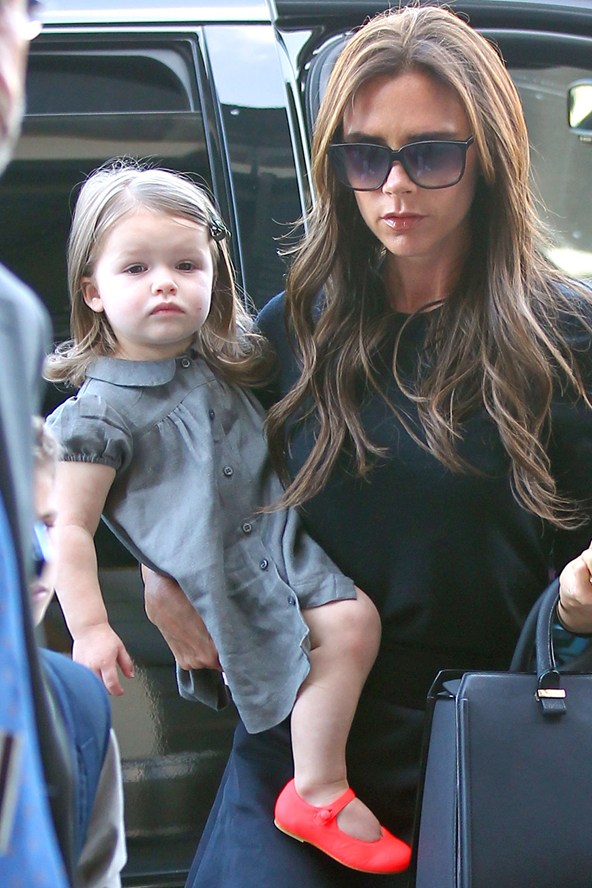 Những hình ảnh tuyệt đẹp của Harper Beckham và mẹ 12