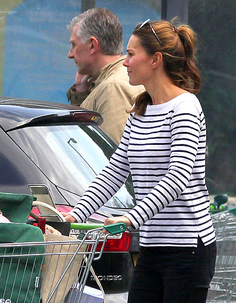 Công nương Kate Middleton lấy lại vóc dáng sau 1 tháng sinh con 1