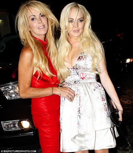 Lindsay Lohan bình thản khi mẹ bị bắt 1
