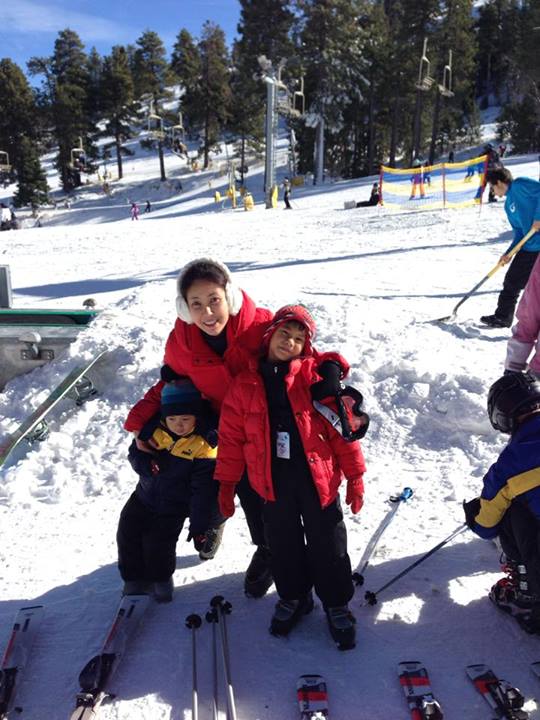 Hà Kiều Anh khoe ảnh đi trượt tuyết cùng các con ở Mỹ 3