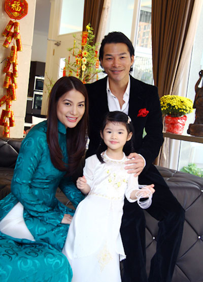 Vân Trang thèm chồng; Ngô Phương Lan rơi nước mắt trong đám cưới 1