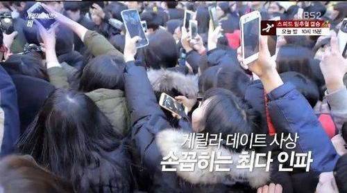 Hàng nghìn fan đứng chật phố chỉ để nhìn Bi Rain 2