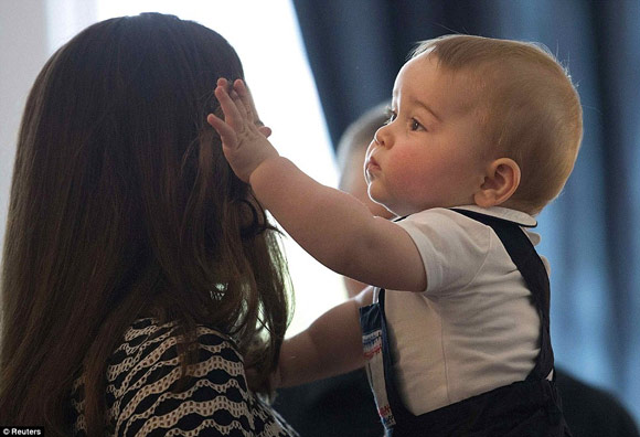 Những khoảnh khắc đẹp nhất của Công nương Kate và Hoàng tử bé 8