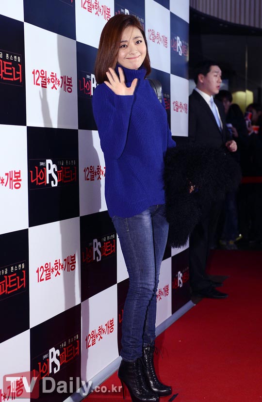 Mỹ nhân Hàn xúng xính áo ấm đi xem phim 