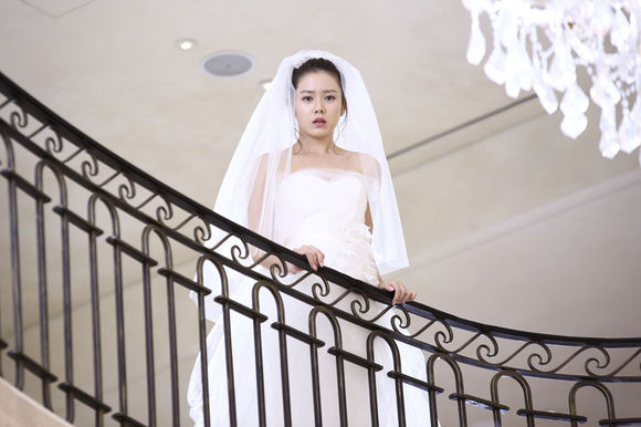 Son Ye Jin rạng rỡ mặc váy cưới 2