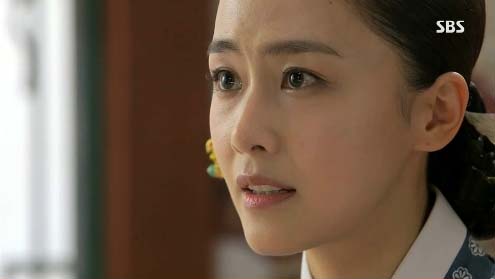 Kim Tae Hee dùng mỹ nhân kế phá đám 