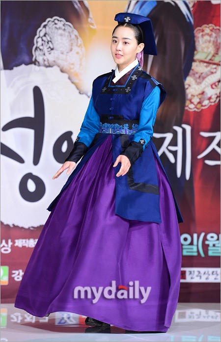 Kim Bum lãng tử, Moon Geun Young xinh như búp bê 6