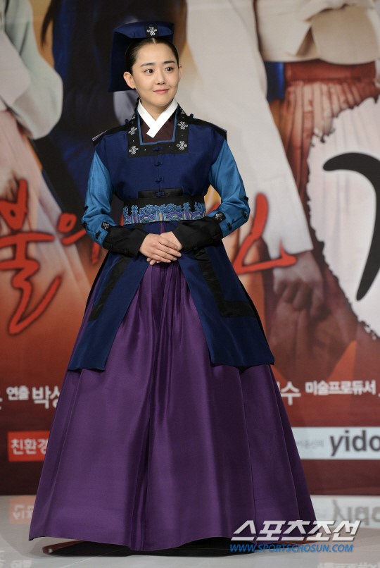 Kim Bum lãng tử, Moon Geun Young xinh như búp bê 7