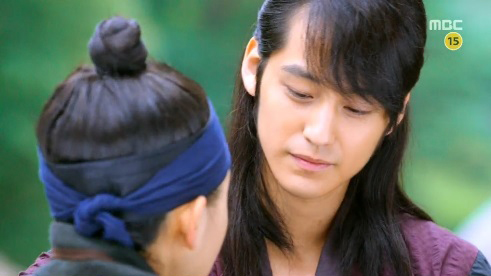 Moon Geun Young... cởi đồ trước sự có mặt của Kim Bum 1