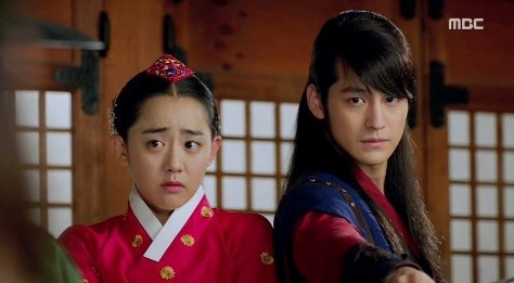 Jung (Moon Geun Young) bị Hoàng tử phát hiện thân phận thật 6