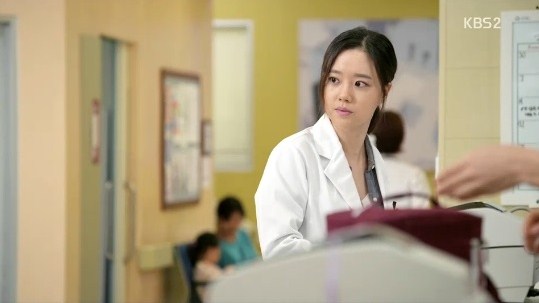 Mẹ Joo Won rơi nước mắt nhìn con trong bệnh viện 3