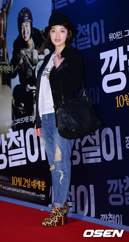 Kim Tae Hee tươi như hoa đi xem phim của 