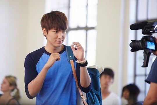 Lee Min Ho, Park Shin Hye cười tít mắt trên phim trường 