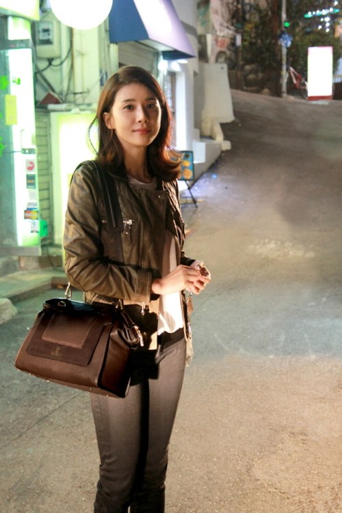 Hoa hậu Hàn đến phim trường đón chồng lúc nửa đêm 2