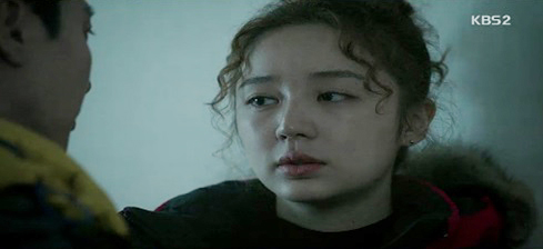 Lee Dong Gun "tấn công" Yoon Eun Hye bằng một nụ hôn 2