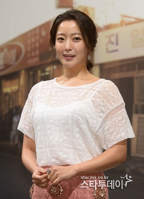 Con gái Kim Hee Sun nổi giận vì thấy mẹ hôn Lee Min Ho 5
