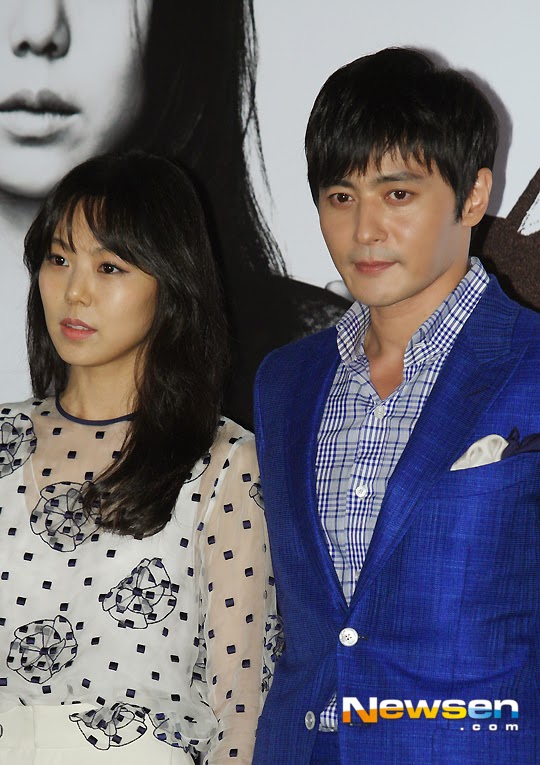 Vợ Jang Dong Gun tươi tắn đi xem phim của chồng 2
