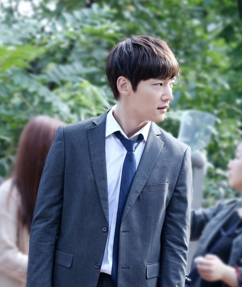 Choi Jin Hyuk phong độ ngời ngời trước mặt người đẹp 2