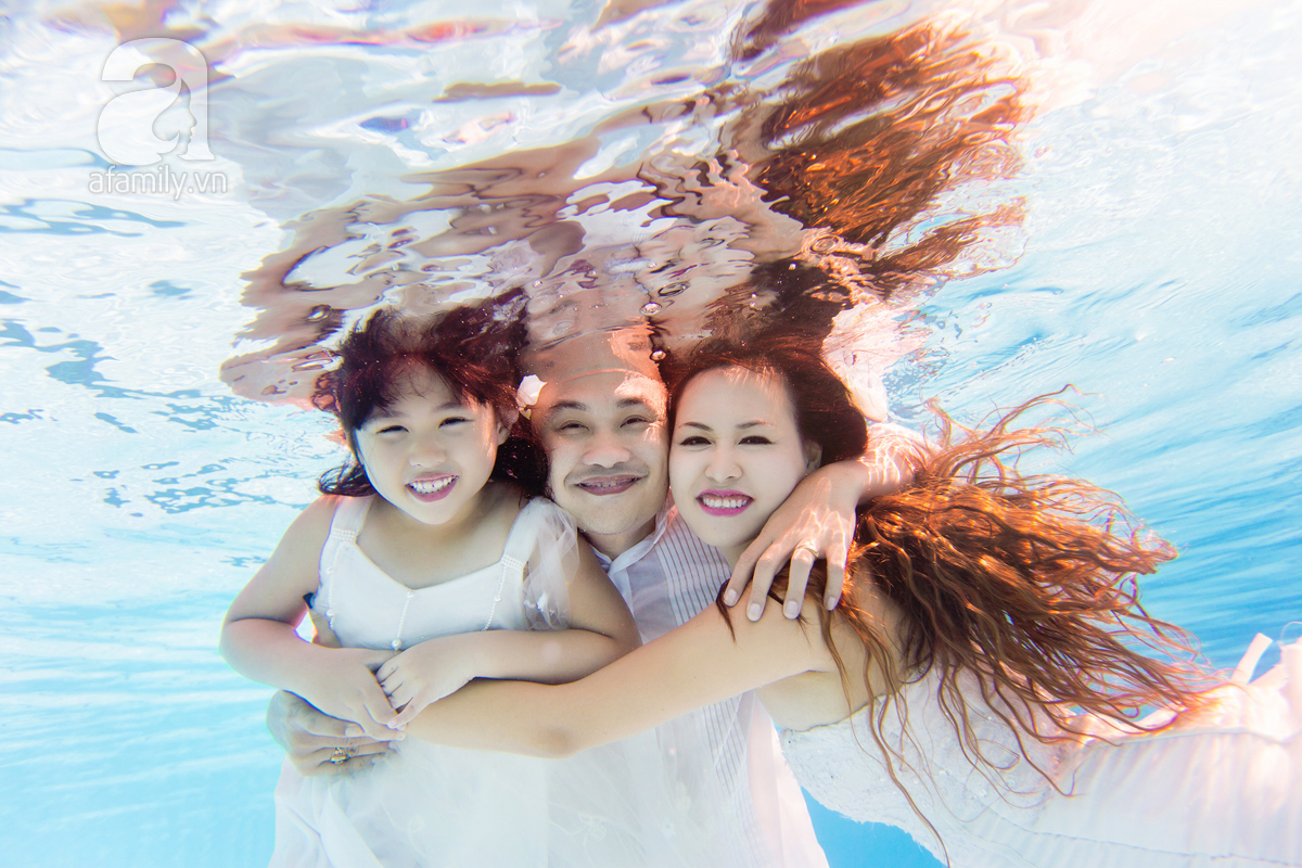 bộ ảnh gia đình dưới nước
