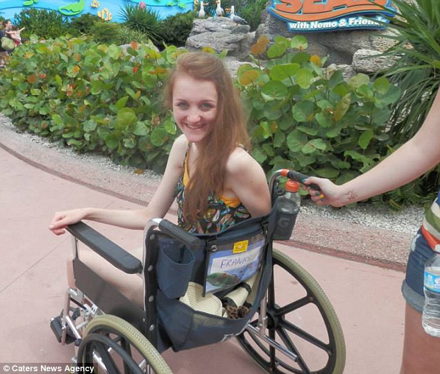 Thiếu nữ 17 tuổi chữa bệnh sợ thức ăn nhờ...Disneyland 2