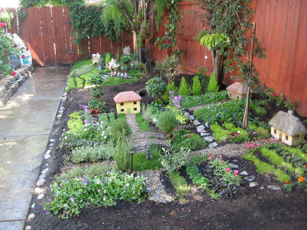 Sân vườn là nơi để thư giãn và tận hưởng không khí trong lành. Với một trang trí sân vườn đẹp, bạn sẽ cảm thấy như đang sống trong một khu vườn thần tiên. Sử dụng các vật dụng trang trí như đá, đèn trang trí, hoa, cây cỏ, bạn có thể biến sân vườn của bạn thành một khu vườn xanh mát và đầy màu sắc.
