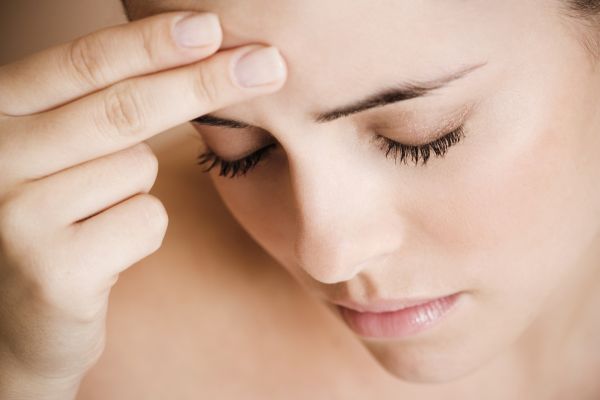 6 cách giúp điều trị hiệu quả chứng đau nửa đầu 1