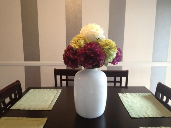 3 cách trang trí bàn ăn bằng hoa dễ mà đẹp 2