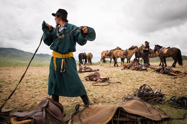 Bộ ảnh đẹp mê mẩn về cuộc sống du mục ở Mông Cổ  3