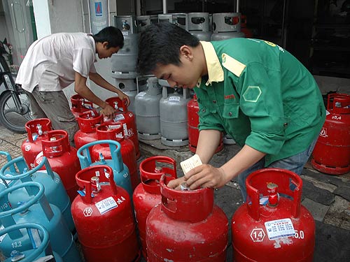 Giá gas tăng liên tục, dân chuyển sang đun điện 1